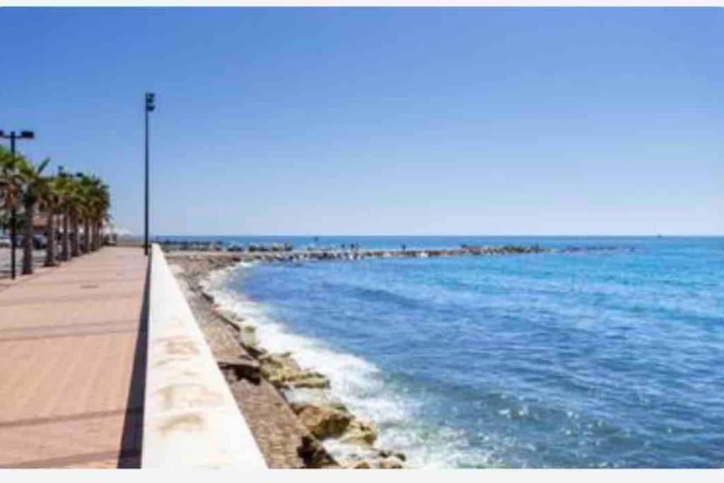 Apartamento Primera Linea De Playa Fuengirola Exterior photo